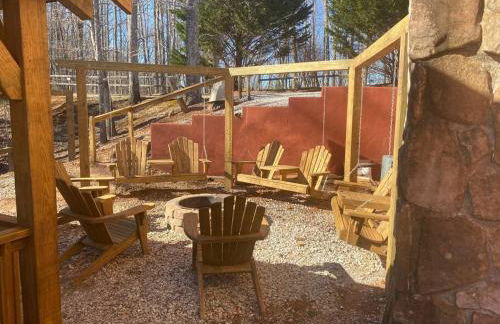 Red Rooster Family Cabin w/Hot Tub+Fire Pit+View - Foto 29