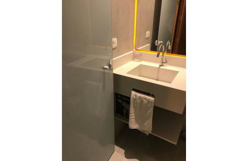 Casa d'Aroeira Residencial Boutique - Centro de Juqueí - Perto de Tudo - 2 quadras do Mar - Serviço de Praia - Roupa de Cama 600 fios algodão Egípcio - Tudo Novo - Estacionamento Interno - Cozinha - Consulte unidades com Ofurô Hidro e Cromoterapia - Foto 51