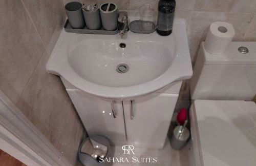 Spacious 4BR Reading House - Sleeps 8 - Free Parking - Photo 22