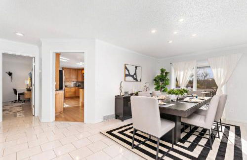 Stunning home woods 15 min to overlandpark - Photo 79