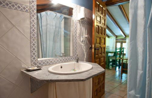 Comfortable Apartment in Robledillo de Gata with Balcony and View - Foto 4