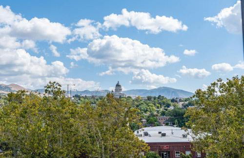 Designer 1BR with Pool and Htub - Foto 32