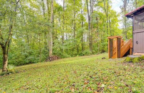 Soak in Hot Tub, Explore Outdoors Cleveland Cabin - Foto 20