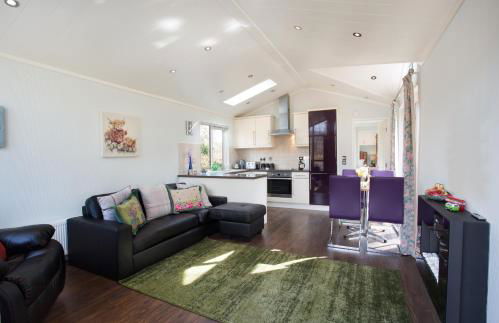 2-bed Cottage With Hot Tub at Loch Achilty, Nc500 - Foto 40