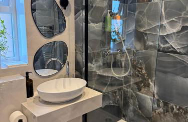 Modern Luxury Home with Spacious Garden close to Warner Bros Studio - Foto 8