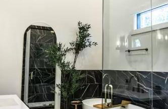 The Onyx - Walk to Falls, Hot Tub, Resort Access, Luxe Approved - Foto 4
