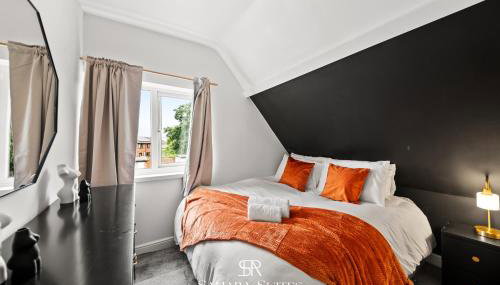 Spacious 6BR - City Hub & Parking - Sleeps 13 - Foto 3