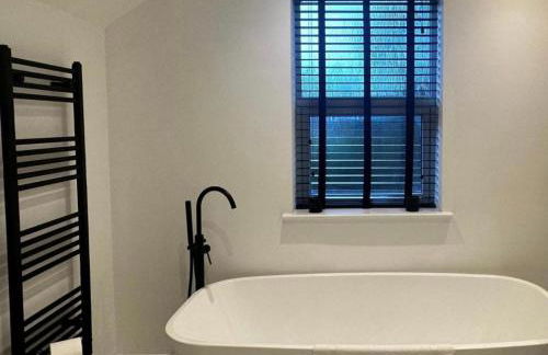 Exquisite Renovation in Central Location with Garden and Parking - Photo 34