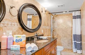 Spacious Beach Retreat | Oceanfront Pool & Tiki - Foto 13