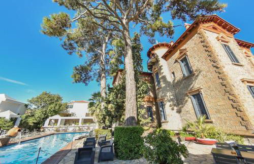 Loriet Hotel - Photo 155