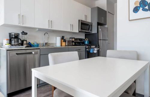 1BR City Loft With Modern Glass Views - Foto 8