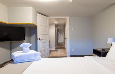 Elegant 6BR-4BA Family Home with Garage ABODEbucks - Foto 47