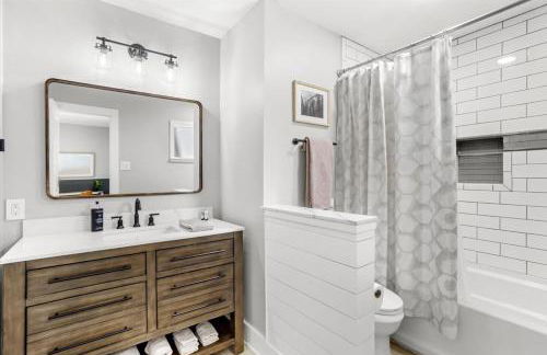 Ranch Home Gem 5BR Home Sleeps 12 with Game Room - Foto 24