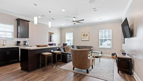 Mid-City 4BR w Pool & Balcony Near Streetcar & FQ - Foto 3