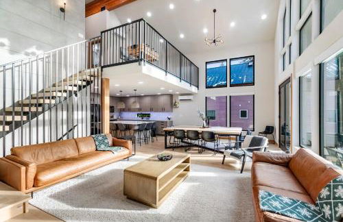 LUXE Hyak Retreat with Sauna, Hot Tub, Game Room, 6BR - Foto 59