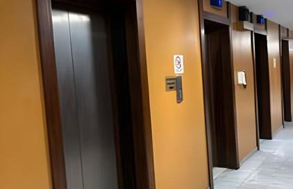 Lindo Quarto e sala em frente metro da Carioca - Foto 3