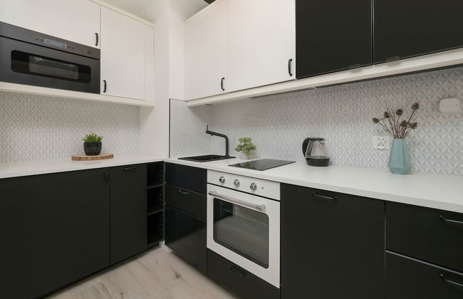 Modern Studio With Balcony by Renters - Photo 10