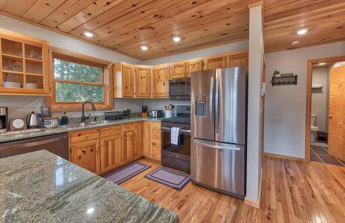 Charming & Cozy Chalet; Minutes to Shanty Creek! - Foto 25