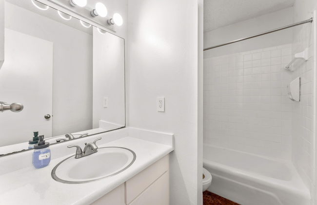 Prime Soco Airy 1BR King Suite w Pool Parking - Foto 8