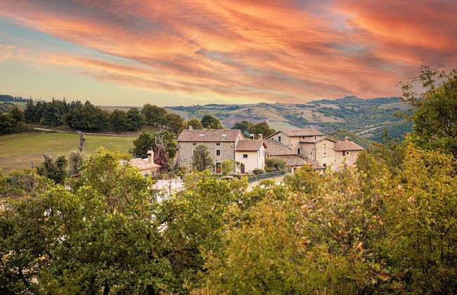 Tenuta Borgo Santa Cecilia - Photo 1