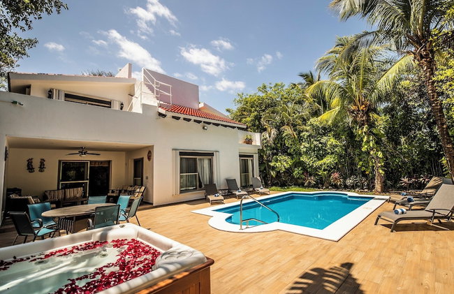 Luxurious 6-bedroom Villa With Private Pool in Playa del Carmen - Foto 1