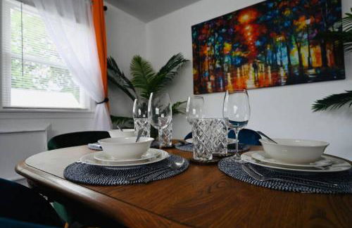 Bright & cozy * 2nd Floor Apartment*. Close to NYC - Foto 3