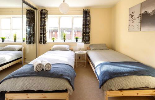 Guildford Townhouse with Parking - Foto 11