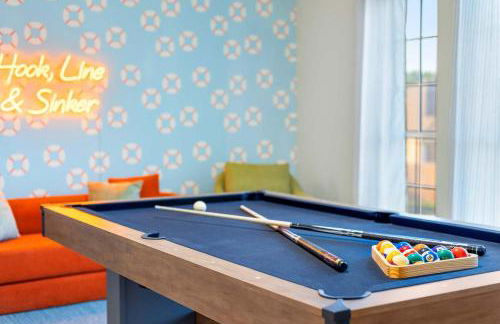 Resort Style Backyard Pool Pickleball Court - Foto 53