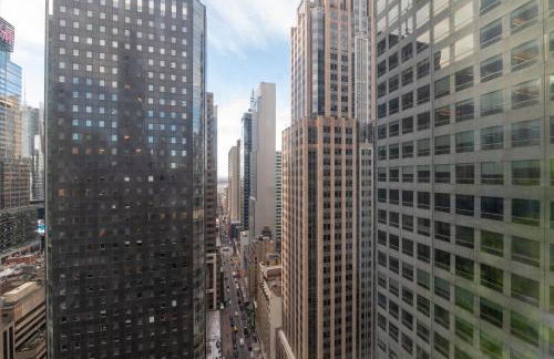 Elegant Midtown Retreat, City Views, Steps to Times Square - Foto 28