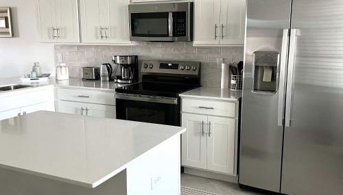 Stylish 3rd-Floor Condo with Golf Course Views - Foto 5