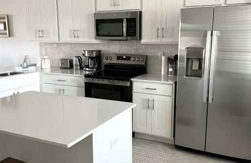 Stylish 3rd-Floor Condo with Golf Course Views - Foto 5