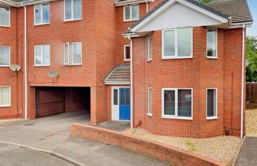 Comfy 2-bedroom Flat with Private Parking - Foto 1