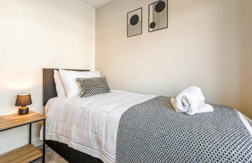 Spacious 4 Bed House in Exhall, Sleeps 7 - Foto 13