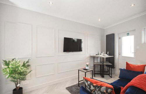 Rayan Heights Cosy 1 bedroom flat sleeps 2 perfect for contractors tourists families - Free parking - Foto 23