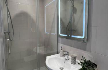 Florence House - 3 Twin Bedroom House 3 Showers 2 Ensuites Plus Walk-in Wetroom Garden Fast Wi-Fi J1-M5 on Doorstep Weekly Stays ok Contractor Accommodation Another Best-in-Class - Foto 11