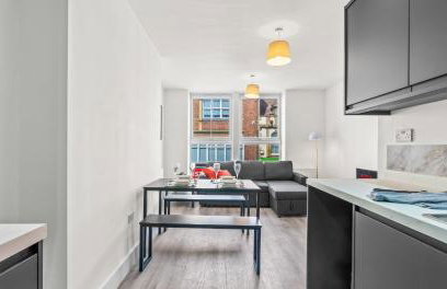 2BR Apartment with Sofa bed I Prime Town Centre Location I Gold St D-Lux, Modern Amenities, Walk to Train, Bus Stations, Shops & Cafés I Leisure and Business Stays Welcome - Foto 27