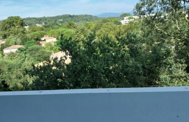 Le 7 - Appartement 2 pièces au calme en bord de rivière, wifi et parking privé gratuit - Foto 10