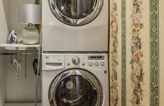 Elegant Loft-style Retreat in Old Firehouse Alley - Foto 15