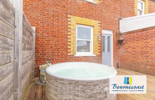 COASTGUARD COTTAGES by BOURNECOAST - A Charming Victorian Holiday Home with SEA VIEWS, HOT TUB and Garden - HB6098 - Foto 30