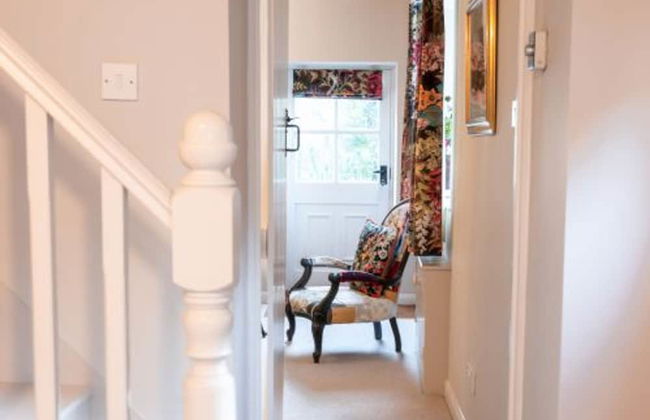 Host Stay White House - Photo 7