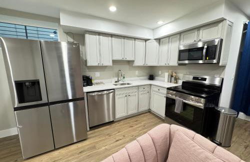 Stylish Cozy 2BR Apartment in DC - Photo 6