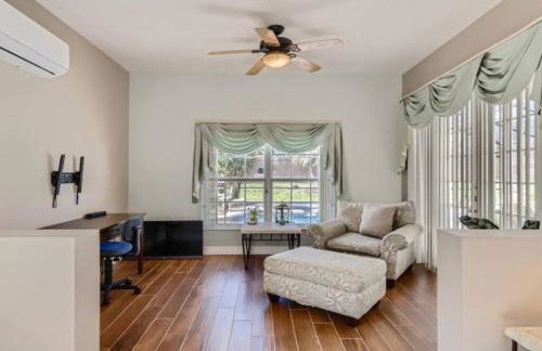 The Marvel Mansion 5BR Pool Home Near Disney World - Foto 18