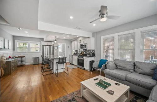 3BR/2.5 BA Townhouse |Downtown Salem w/Parking - Foto 3