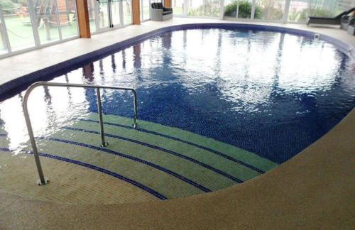 Delightful two bedroom caravan on Par Beach. - Foto 18