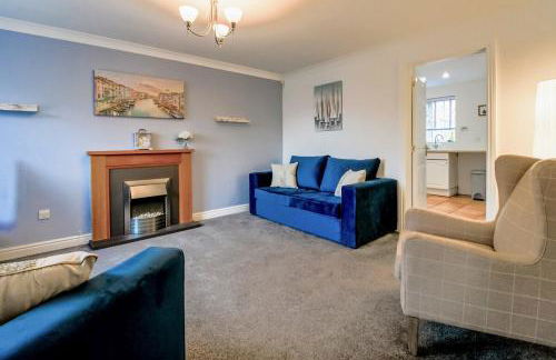 Grange House - Sleeps 6 - Driveway parking, Self-Check-In, Fast Wifi and Sky TV by Yoko Property - Photo 14