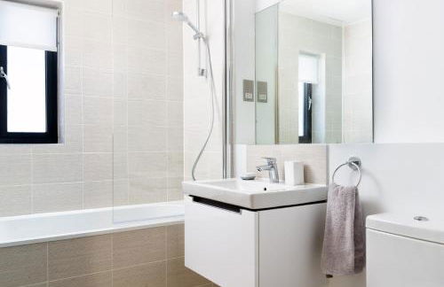 Lakeside property with spa access on a nature reserve Kirrin Barn BV26 - Photo 14