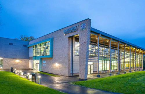 2BR with parking, Mill Hill, NW London, 10min Tube - Foto 24