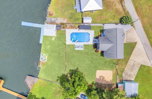 Lakefront Getaway with Dock Pool Sunset Games - Foto 74