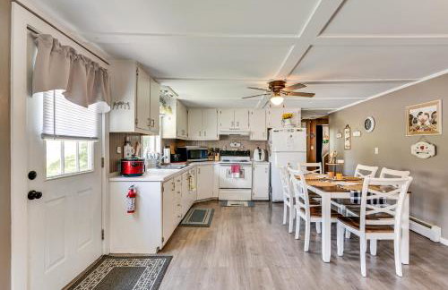 Steps to Crystal Lake Spacious Retreat with Views - Foto 11