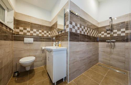 Villa Toni with 5 bedrooms and heated pool - Photo 43